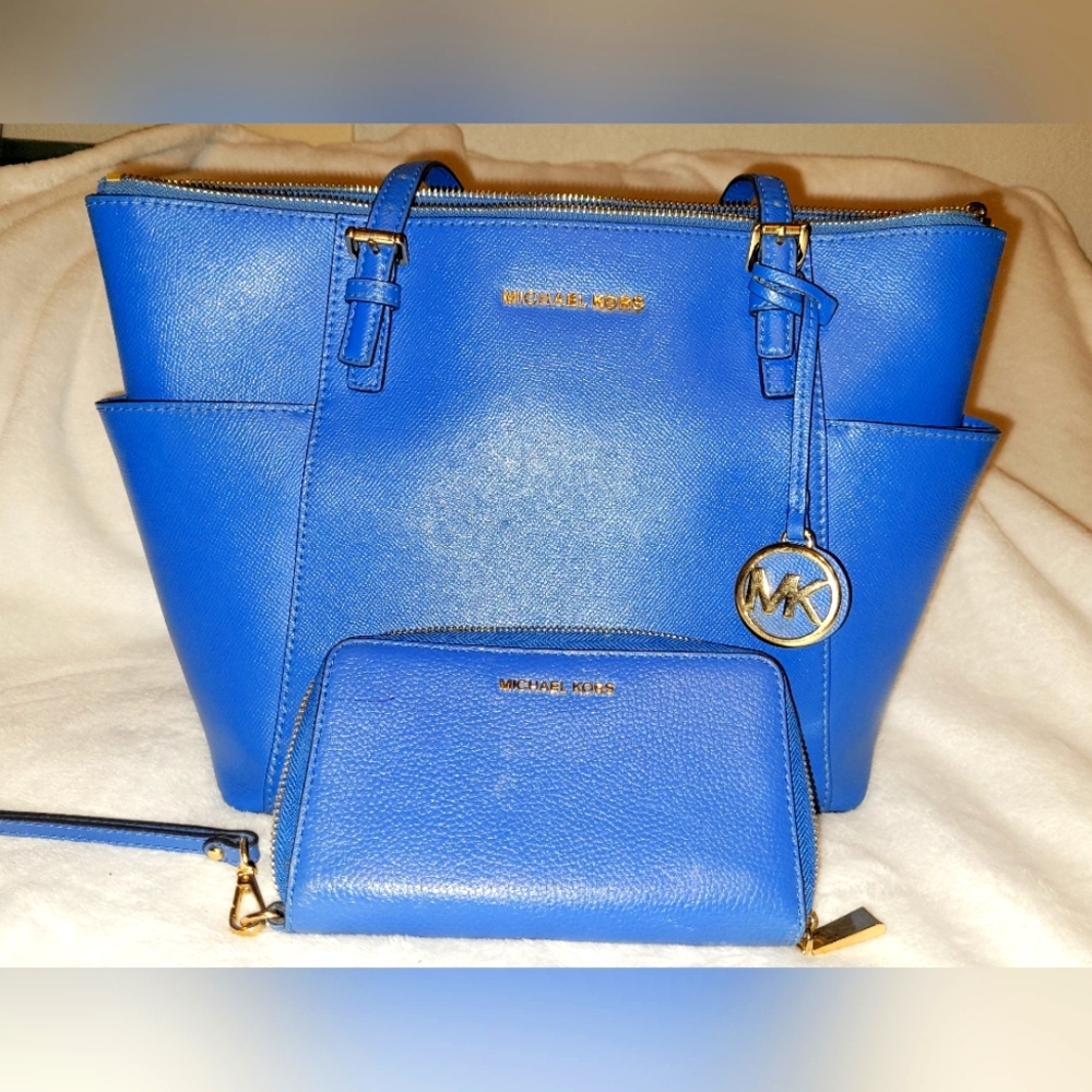Michael kors jet set purse and wallet set